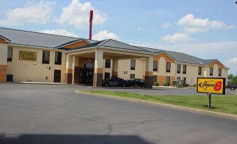 Super 8 by Wyndham Shepherdsville / Louisville South I65