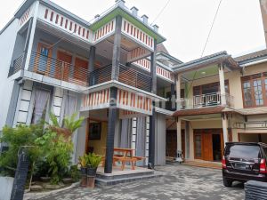 Wisma Giri Mulyo B Near Grojogan Sewu Mitra RedDoorz