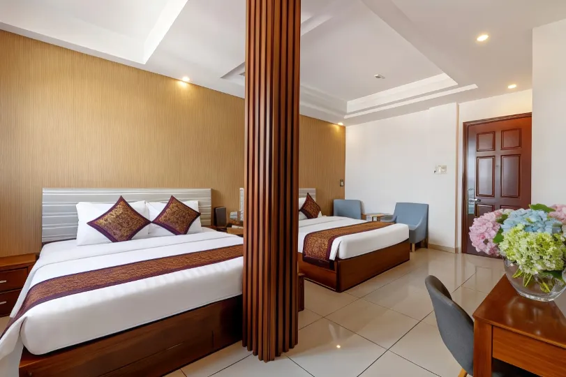 Airport Saigon Hotel - Gan am thuc dem cho Pham Van Hai