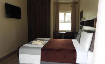 2 Bedroomed Apartment with en-Suite and Kitchenette - 2070