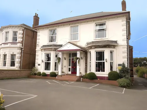 Victoria Park Lodge Hotels in Leamington Spa