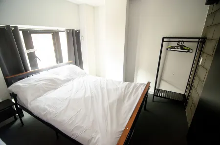 One Way Guesthouse Busan Отели рядом с достопримечательностью «Пусанхан-тэгё»