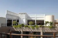 Al Liwan Suites Hoteles en Umm Ghuwailina