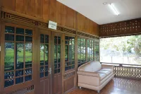 Mlejit Villa Cipanas Hotels in Sukaresmi