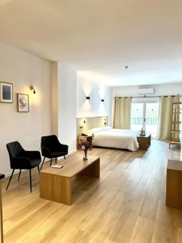 퍼스트 플라토텔 인터내셔널 베날마데나코스타 호텔