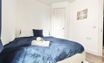 Chic 2-Bed Apartment in Southampton with Parking