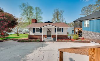 Lakefront New London Home Dock, Fire Pit and Views!