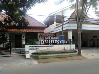 RedDoorz @ Letjend S. Parman Pacitan Hotel dekat SURYA ABADI MOBILE PHONE