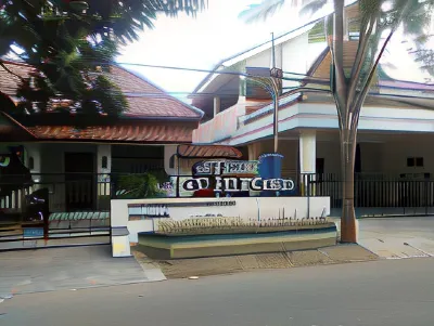 RedDoorz @ Letjend S. Parman Pacitan Hotel dekat Gereja Katolik St. Fransiskus Xaverius Pacitan