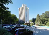 Alean Family Sputnik Hotel - parking
