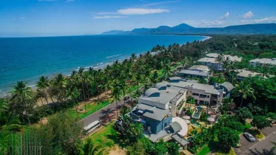 Port Douglas Peninsula Boutique Hotel Hotel berhampiran ANZAC War Memorial