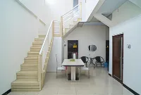 RedDoorz Syariah near Jalan A Yani KM 8 Citraland Hotel di Tatah Belayung Baru