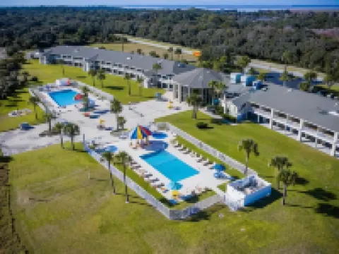 Days Inn & Suites by Wyndham Jekyll Island Hotels in Glynn County