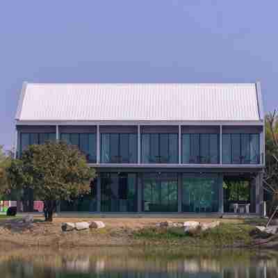 BananaHill Hotel Exterior