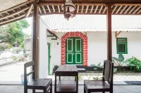 RedDoorz Syariah @ Ndalem Kembang Sore Yogyakarta Hotels in Kraton