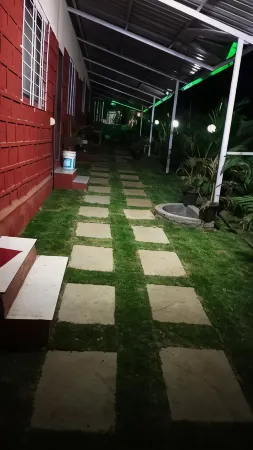 Malvan Katta Отели рядом с достопримечательностью «RTO Karad»