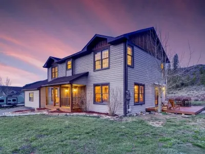 Scenic views from 4 bed Single family home - close to skiing and Lake Dillon Dillon Dam Overlook Day Use Area 주변 호텔