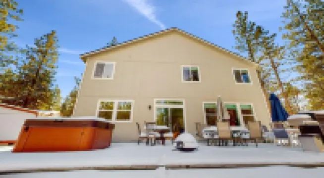 Magnificent Creater Road Retreat with 6 bedrooms and 3 bathroom on 1.2 acres.