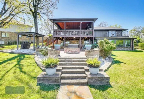 Modern Lakefront Property