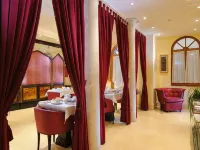 Hotel Ai Due Principi Отели рядом с достопримечательностью «Музей Коррер»