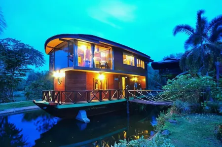 Kaengkrachan Boathouse Paradise Resort Отели рядом с достопримечательностью «Kaeng Krachan Dam Electric»