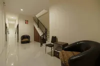 RedDoorz Near RS Adam Malik Medan 2 Hotels in Biru-Biru