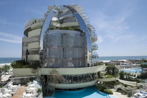 Hotel Waldorf- Premier Resort