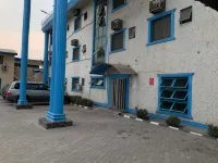 Senator's Suites and Towers Hotel