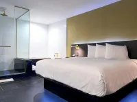 Glen Capri Inn and Suites - Burbank Universal Hotels in Glendale