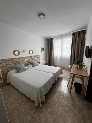 Hostal Residencia Cardona Hotels in San Bartolomé