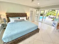 CASA COCONUT! Walk to the BEACH & Lauderdale-By-The-Sea! Resort Style Home!