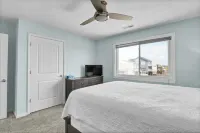 What a View! Cozy 3-Br at Far North End of North Topsail