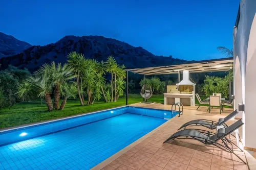 Kournas-Sleeps8-Parking-Garden-Pool-Petfriendly