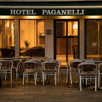 Hotel Paganelli Отели рядом с достопримечательностью «Кастелло»