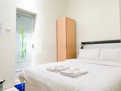 Oma Uti Syariah Mitra RedDoorz Near Stasiun Lempuyangan Hotell i Kelurahan Bausasran