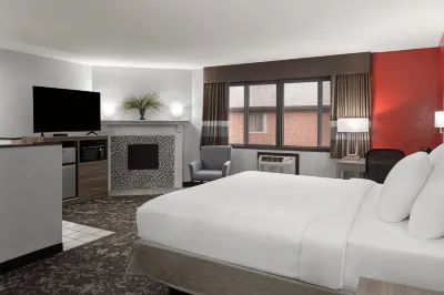 Ramada by Wyndham Cedar Rapids South Hotels near Coe College