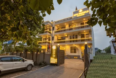 OPO Essential Sec 21 Hotels in 