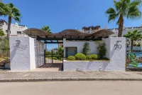 Sunset Seaview Corner with Pool - Happy Rentals - Mountain View