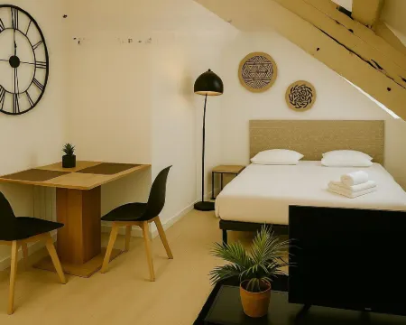 Résidence la Cocarde Hotels in Bourges