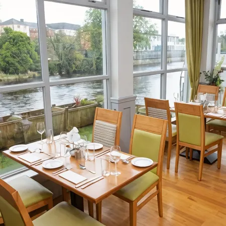 Riverside Hotel