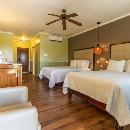 Travellers Beach Resort Отели в г. Негрил
