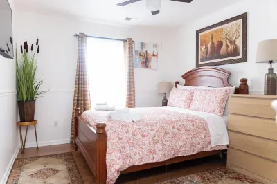 Luxury 3 Bedrooms 2 Bath 10 mins from EWR,  Easy Commute to NYC Hotels near Newark Airport Station