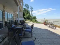 Lake Erie-Sistible Condodirect Walk Out to Beautiful Lake Erie