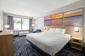 Days Inn & Suites by Wyndham Norton Shores/Muskegon