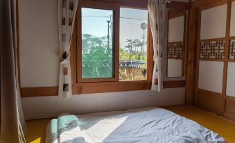 Gyeongju Woljeongheon Hanok Pension