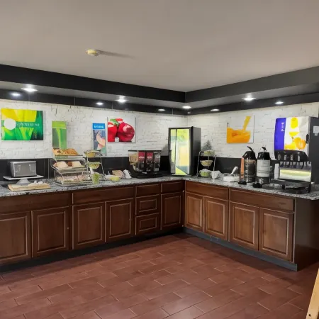 Quality Inn and Suites Middletown-Franklin