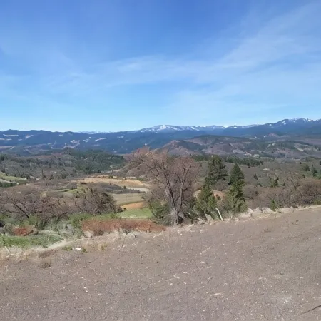 Sunset Chalet - 2200 sq.ft. Multi-Seasonal Retreat Only15 Minutes from Ashland !