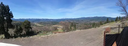 Sunset Chalet - 2600 sq.ft. Multi-Seasonal retreat only15 minutes from Ashland !