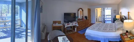 Comfy Corner, a Comfortable 2nd Floor Large One Room Condo in Fairfield Harbour.