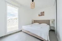 Spacious 4-bedroom with terrace and air-conditioned parking in Lattes Hotels in Lattes